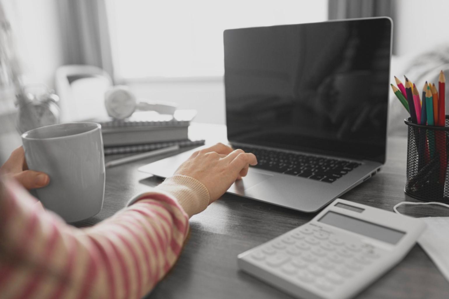 Modernes Finanzbildungszentrum mit Schulungsräumen